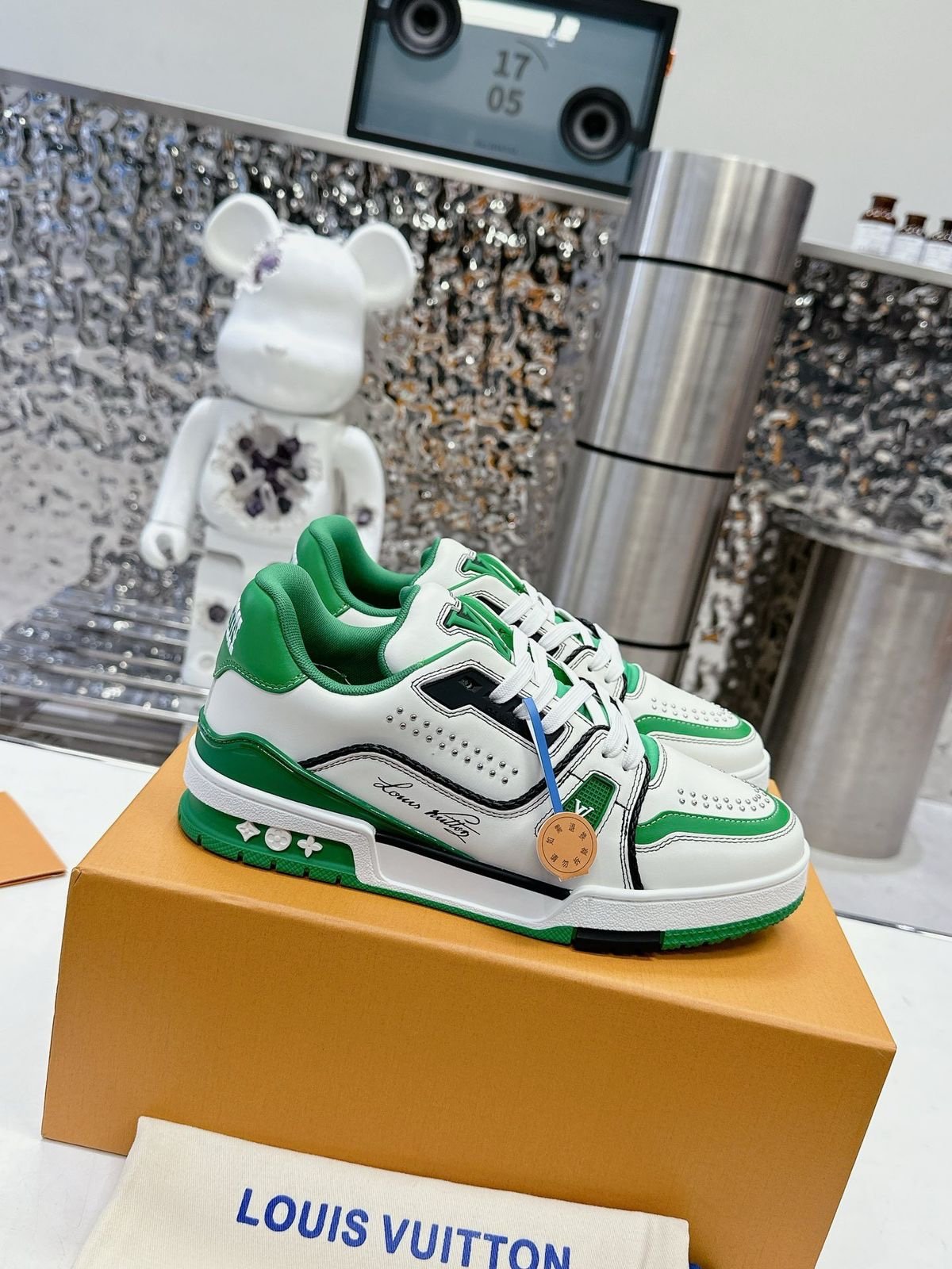 7A Quality Louis Vuitton Trainer Green 2025 - Image 9