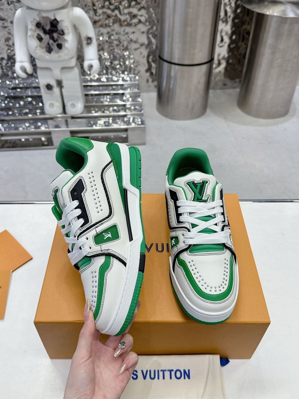 7A Quality Louis Vuitton Trainer Green 2025 - Image 8