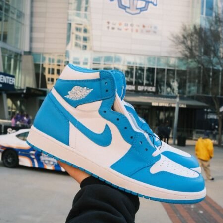 Nike Air Jordan 1 Retro High OG UNC Semi UA