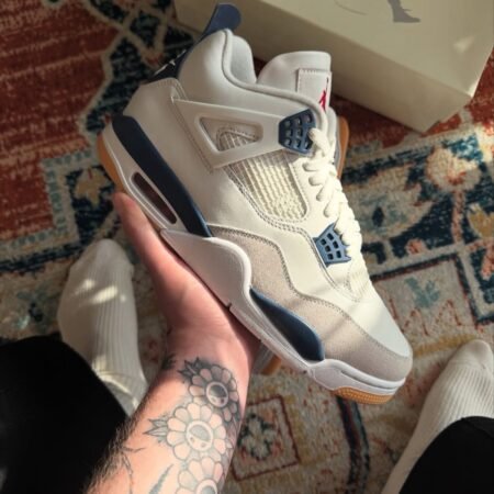 NIKE SB AIR JORDAN RETRO 4 MID NIGHT NAVY