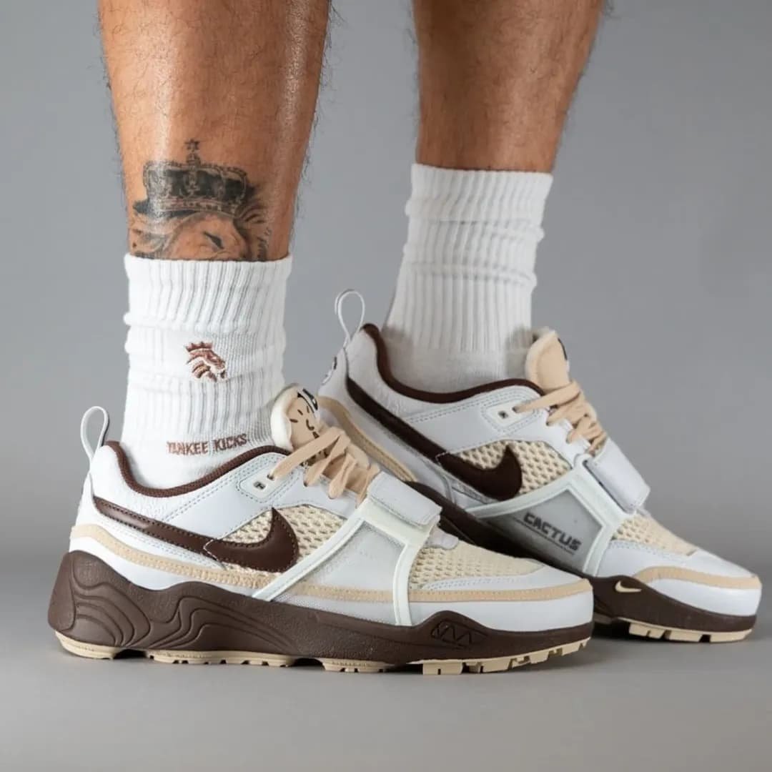 Travis Scott x Zoom Field Jaxx Light Chocolate - Image 3