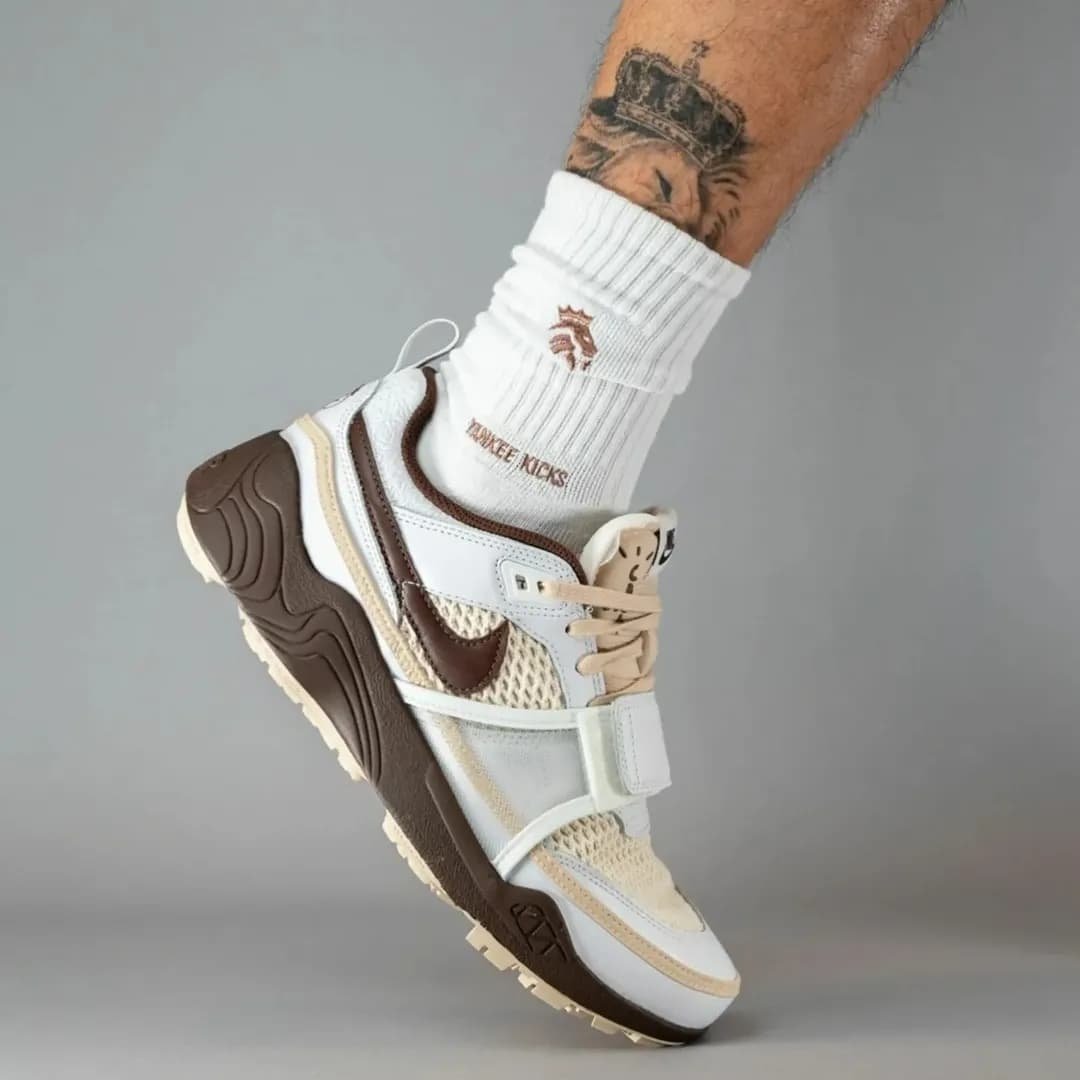 Travis Scott x Zoom Field Jaxx Light Chocolate - Image 5