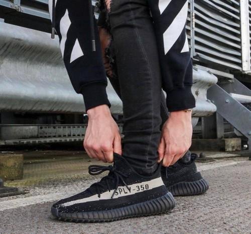 Adidas Yeezy 350 V2 Oreo Black Semi UA With Full Accessories - Image 4