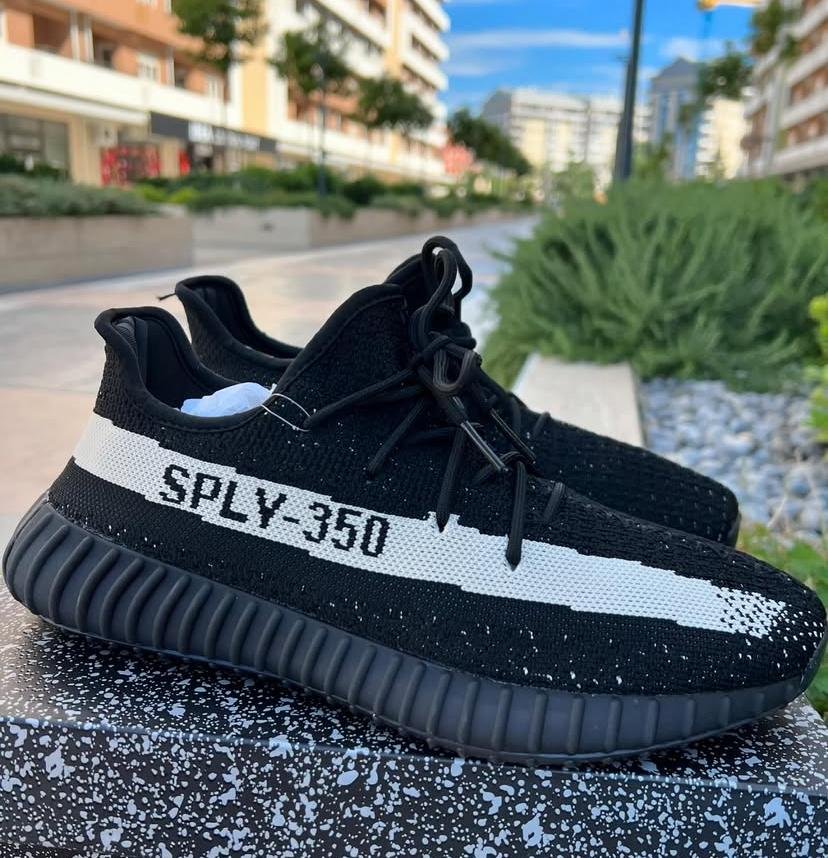 Adidas Yeezy 350 V2 Oreo Black Semi UA With Full Accessories - Image 5