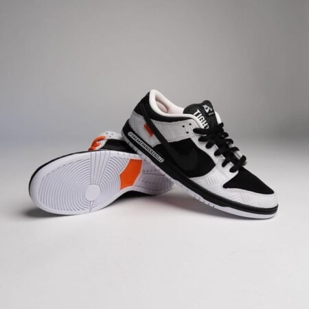 Nike SB Dunk Low X "TightBooth Black White"