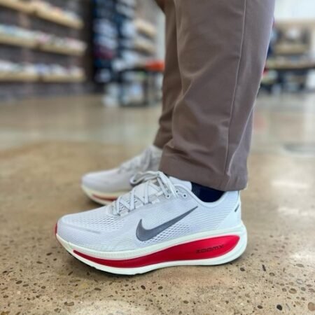 Nike zoom vomero 18 platinum siren red