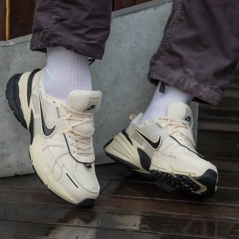 Nike v2k Run Light Beige Black - Image 3