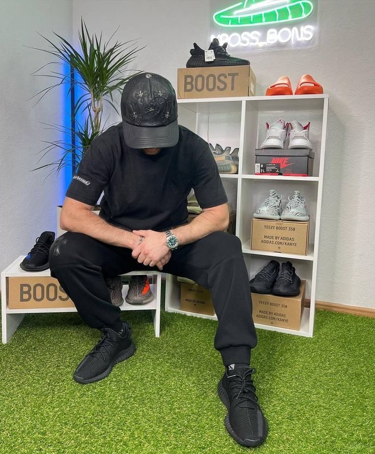 Adidas Yeezy Boost 350 V2 Onyx Black - Image 3