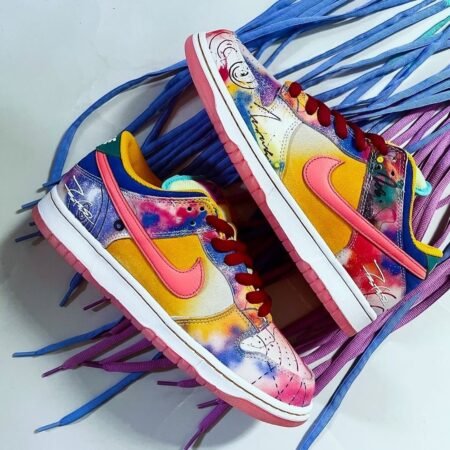 Nike SB Dunk Low Friends Family