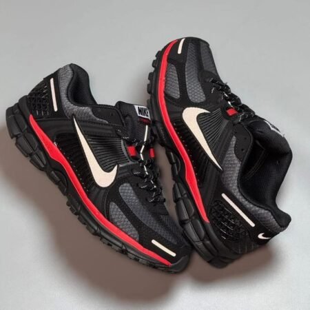 Nike Zoom Vomero 5 "Bred Black"