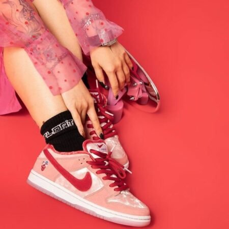 Nike Sb Dunk Low Pro Qs "Strange love"